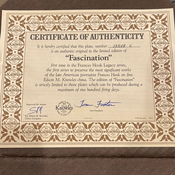 Fascination Collectible First Plate in the Frances Hook Legacy Series Certified - Picture 5 of 8
